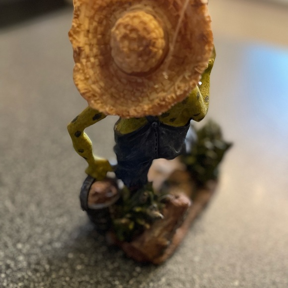 Frog w/ straw hat fishing. - Picture 6 of 6